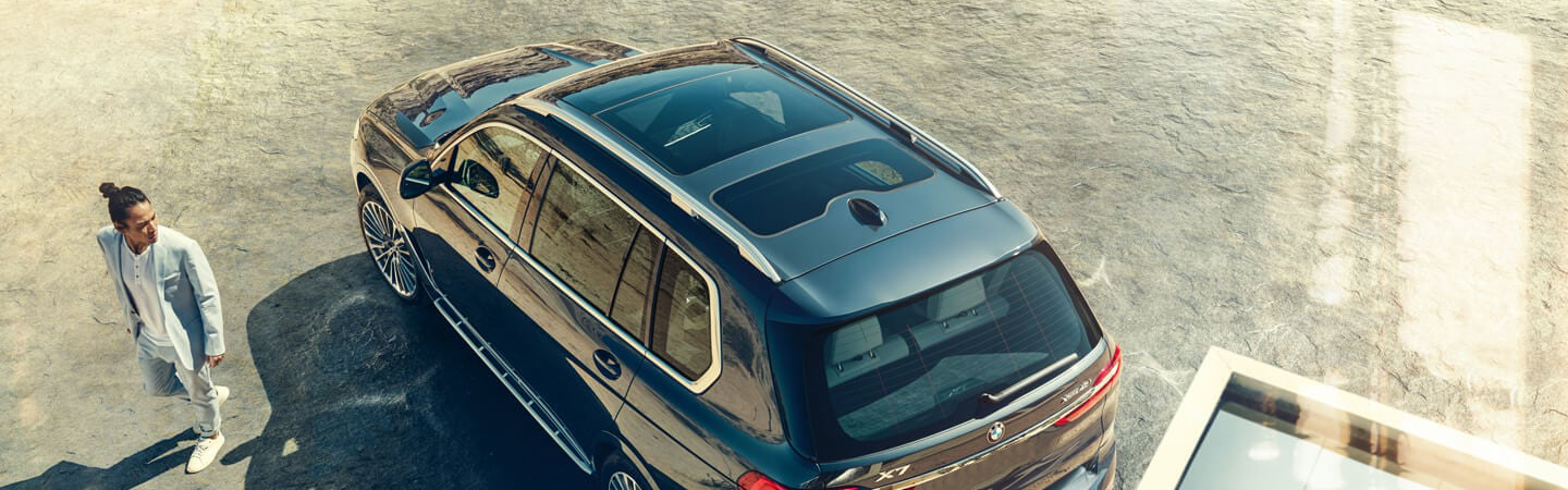 2021 BMW X7 Slide3