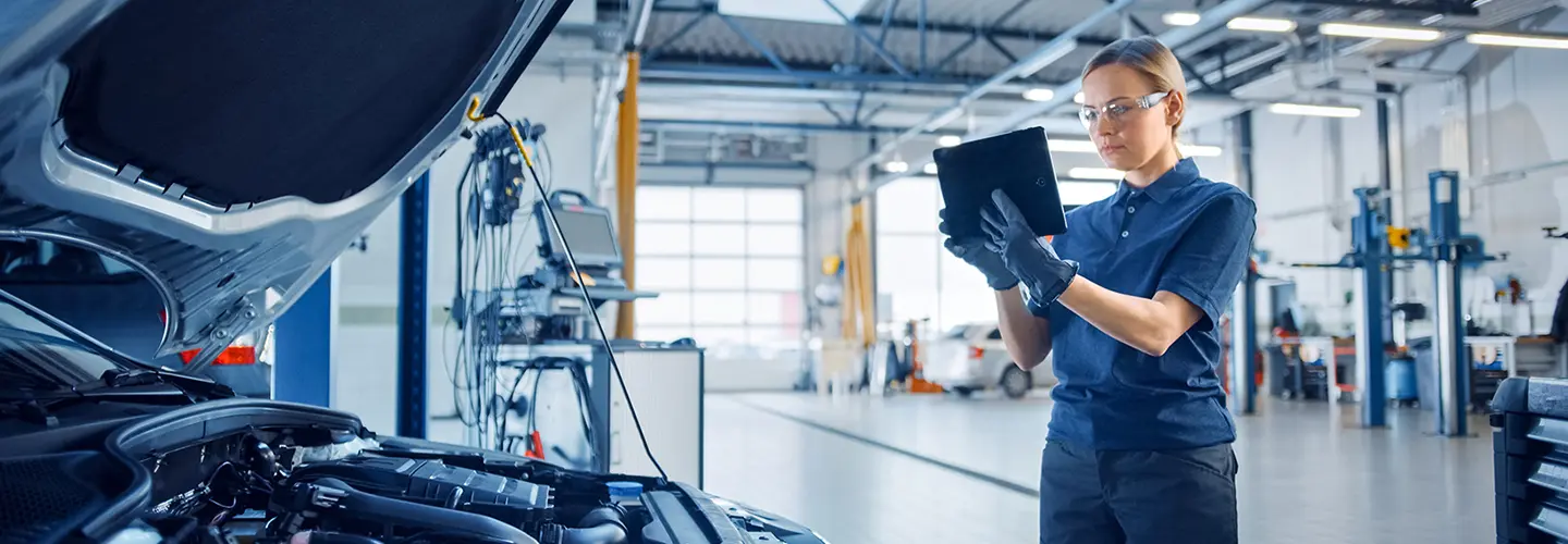 tech checking repair list in service bay
