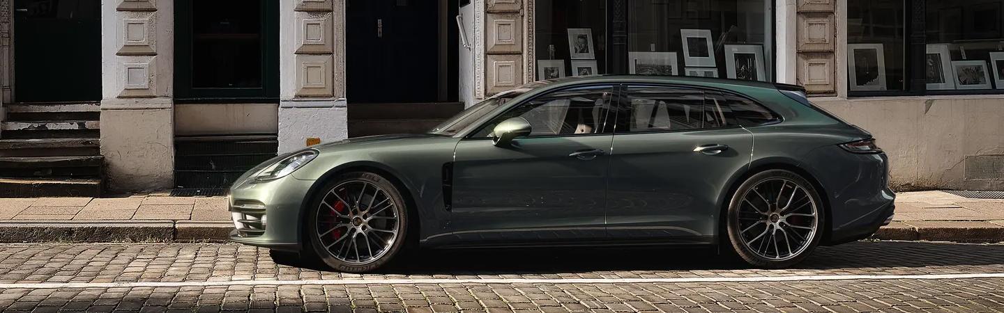 A 2021 Panamera parked next to a building