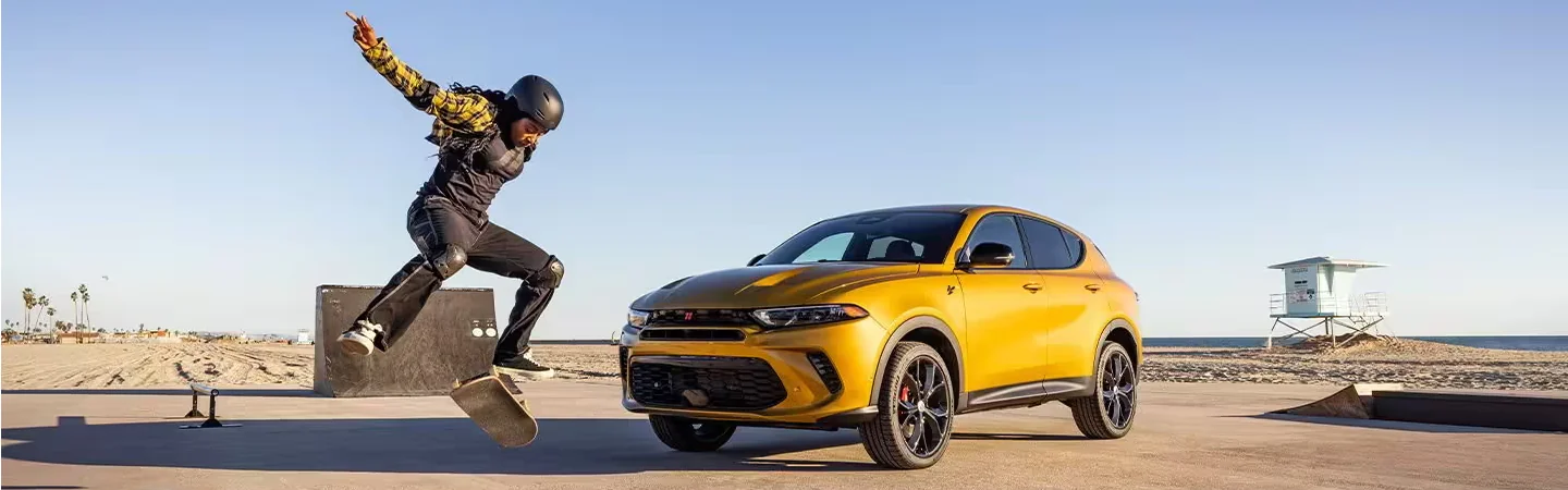 2024 Dodge Hornet GT vs Dodge Hornet GT Plus yellow color front view