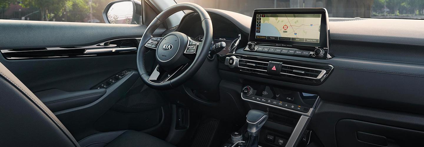 Steering wheel and touchscreen in Kia Seltos