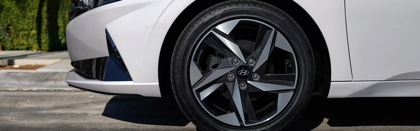 2023 Hyundai Elantra  slide4