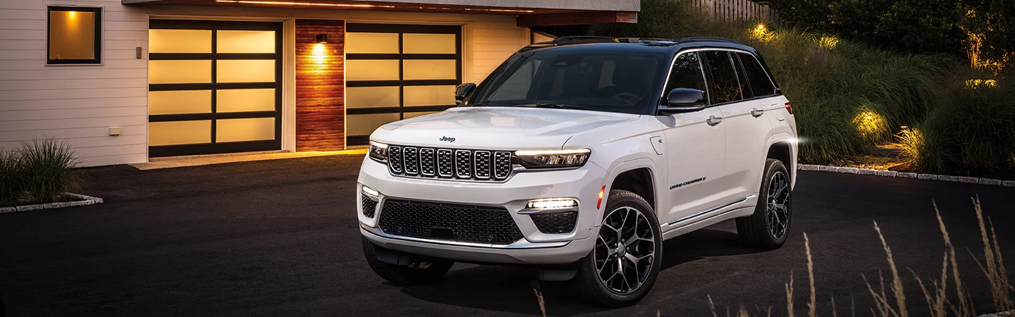 2025 Jeep Grand Cherokee vs Toyota 4Runner White color Front View