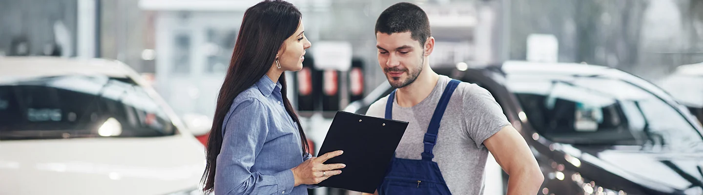 Service people talking about the Maintenance Program