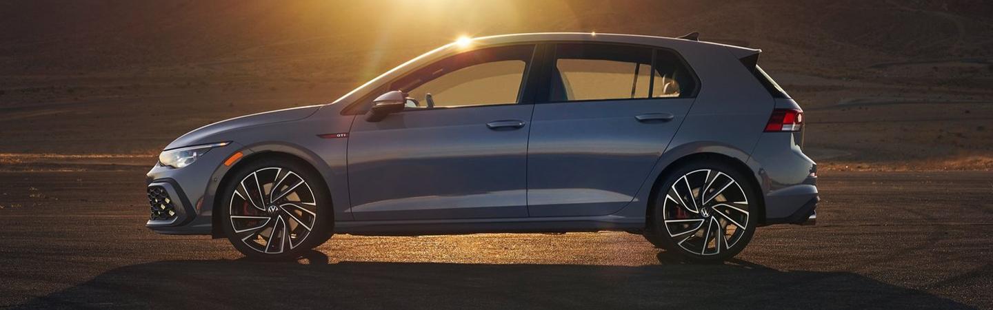 2022 Volkswagen Golf GTI Slide2