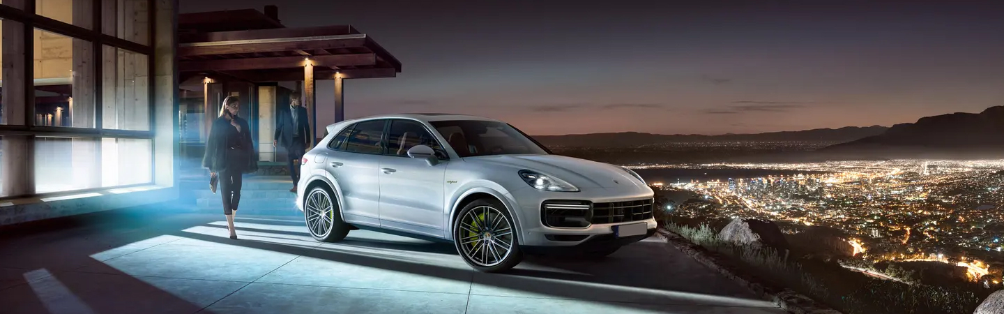 2022 Porsche Cayenne Coupe Slide2