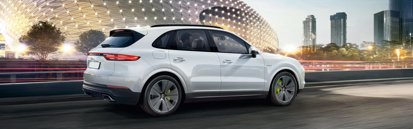 2022 Porsche Cayenne Coupe Slide4