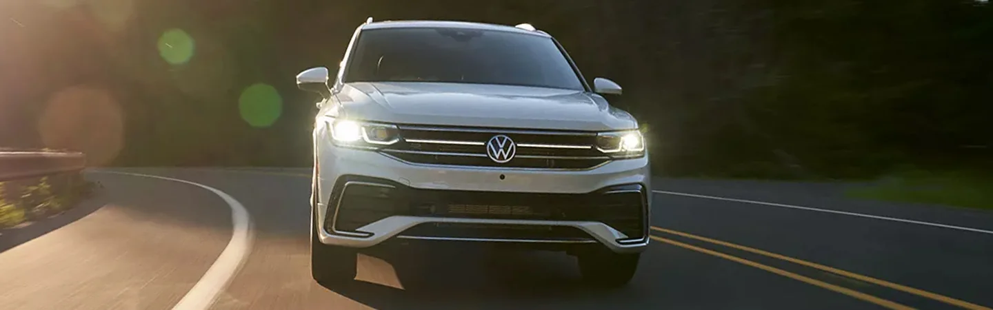 2024 Volkswagen Tiguan vs Kia Sportage whitecolor frontview 