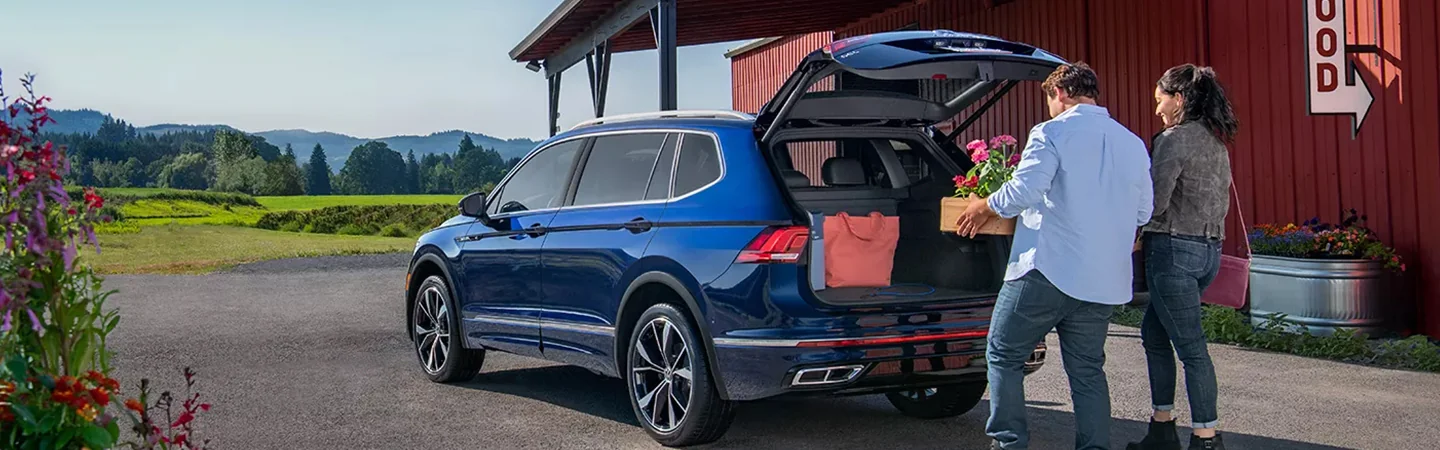 2024 Volkswagen Tiguan vs Kia Sportage bluecolor backview