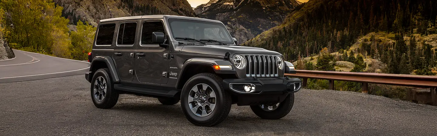 2024 Jeep Wrangler vs Ford Bronco silvercolor frontview