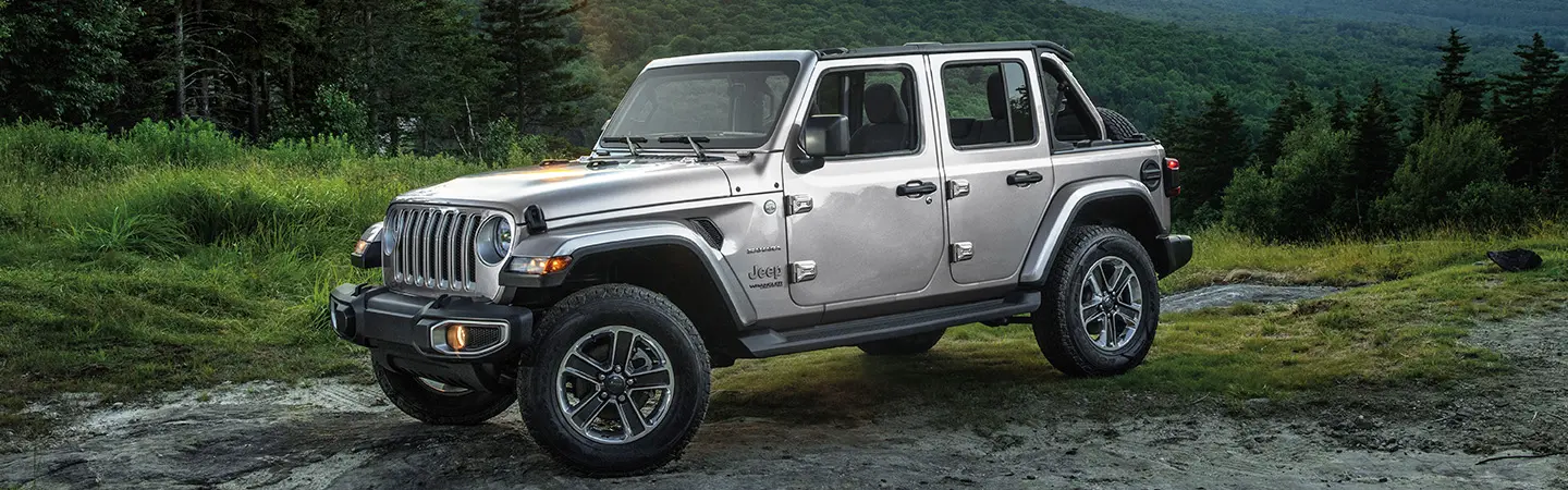 2024 Jeep Wrangler vs Ford Bronco greencolor frontview