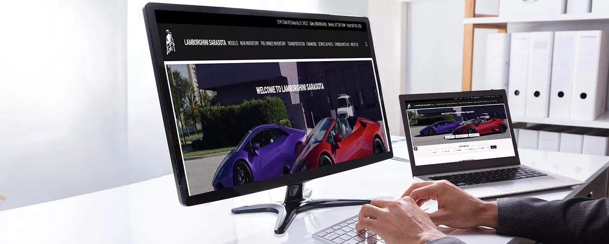 Person using a computer to view the Lamborghini of Sarasota website