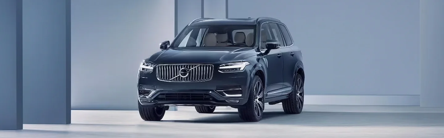 2024 Volvo XC90 vs Lexus TX blue color front view