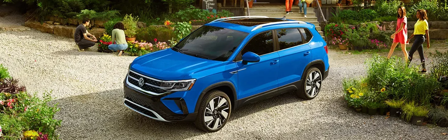 2024 Volkswagen Taos vs Honda CR-V top view blue