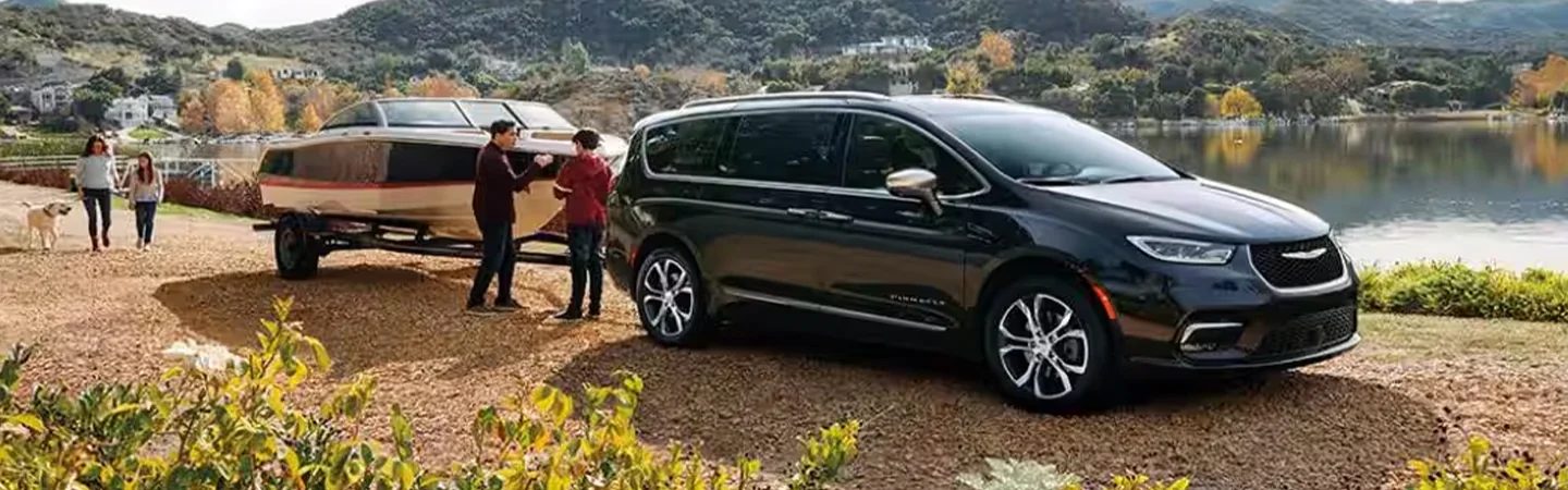 2024 Chrysler Pacifica Specs front side  view black