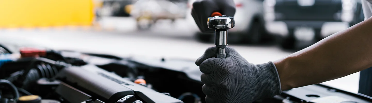 Auto mechaninc working on car