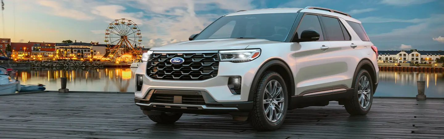 2024 Ford Explorer green side view