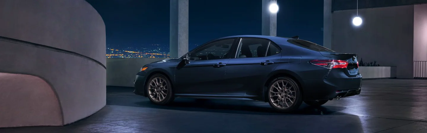 2024 Hyundai Elantra vs Toyota Camry  back side blue