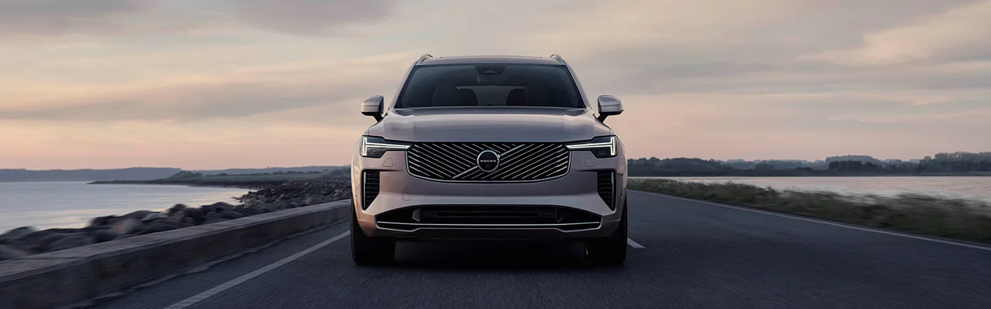 front view of a 2025 Volvo XC90 Core