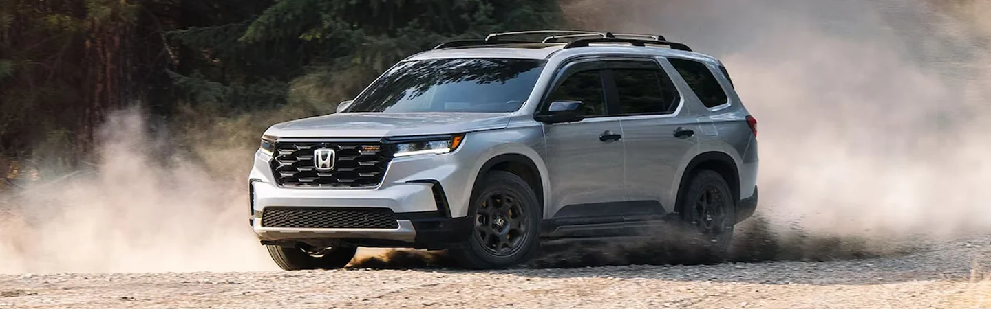 2024 Ford Explorer vs Honda Pilot whitecolor frontview