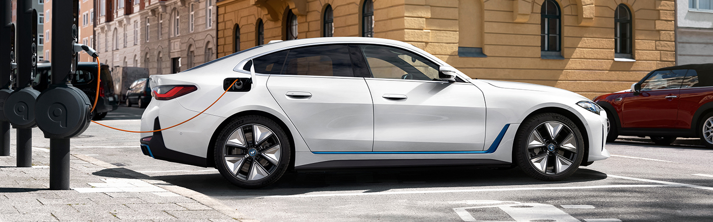 2022 BMW i4 Electric Slide2