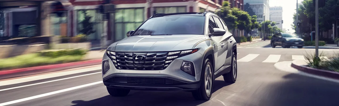 2024 Hyundai Tucson vs Toyota RAV4 silvercolor frontview