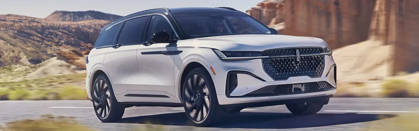 2025 Lincoln Nautilus Specs whitecolor frontview