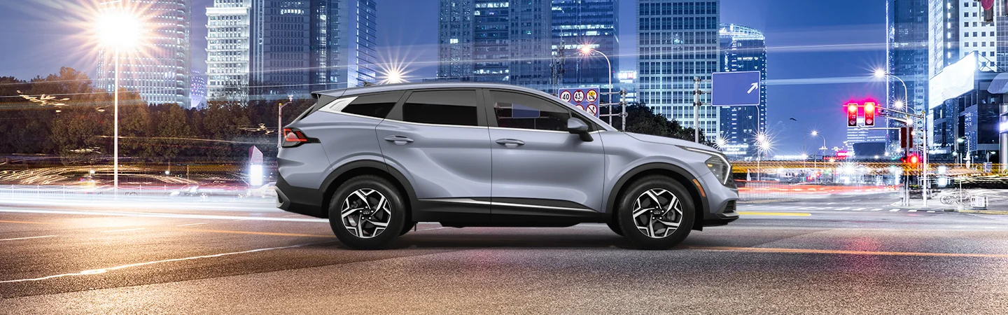 Side view of the 2025 Kia Sportage Hybrid in a city