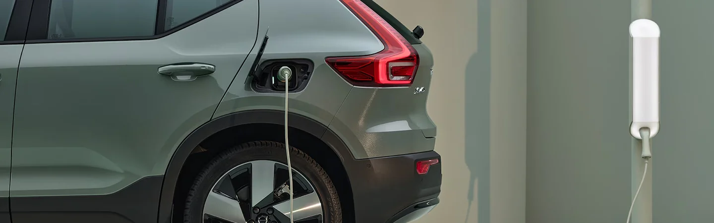 2024 Volvo XC40 Specs side front im green 