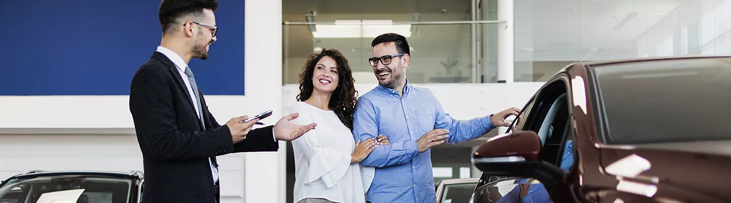 Customers shopping for a new Ford Edge at Hilltop Ford