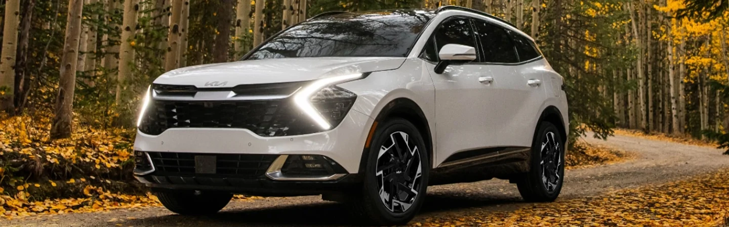 2024 Kia Sportage vs Hyundai Tucson front side white