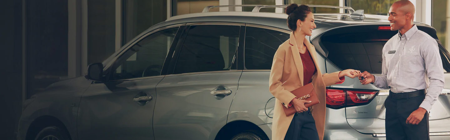 INFINITI customer with staff representative