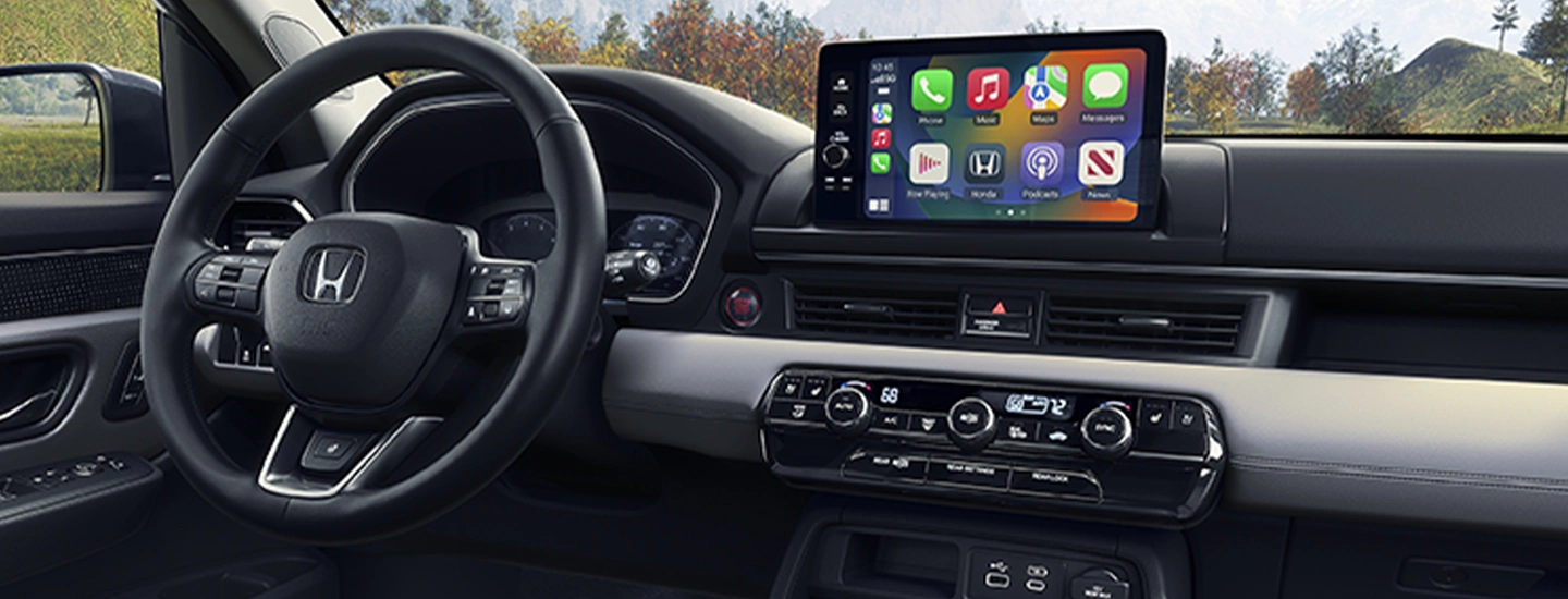 Interior del Honda Pilot 2026 con pantalla central y volante
