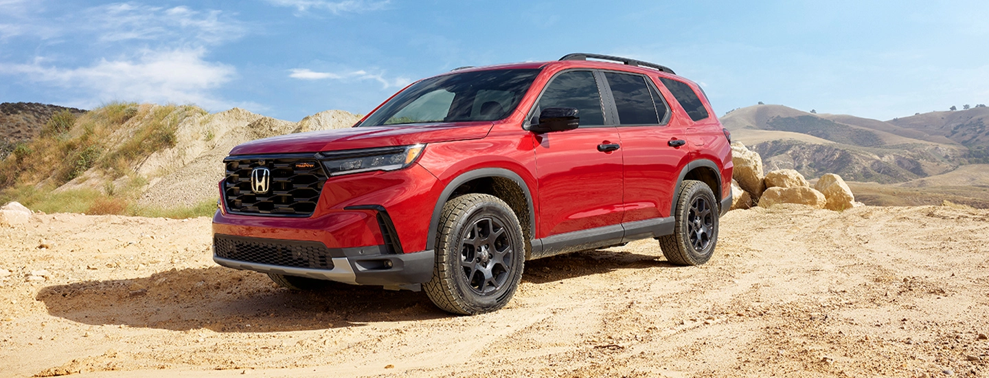 Honda Pilot 2026 rojo en camino exterior