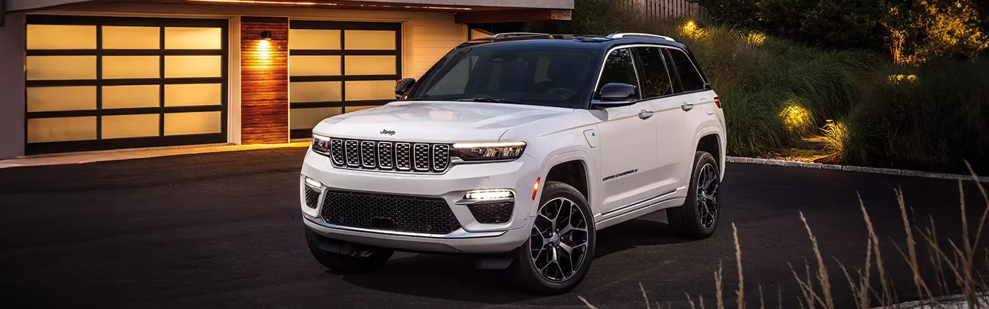 2024 Jeep Grand Cherokee 4xe white color front view