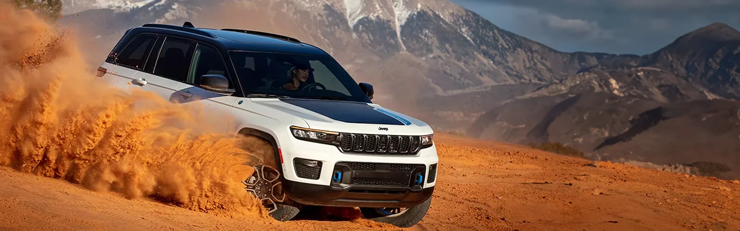 2024 Jeep Grand Cherokee 4xe white color front view