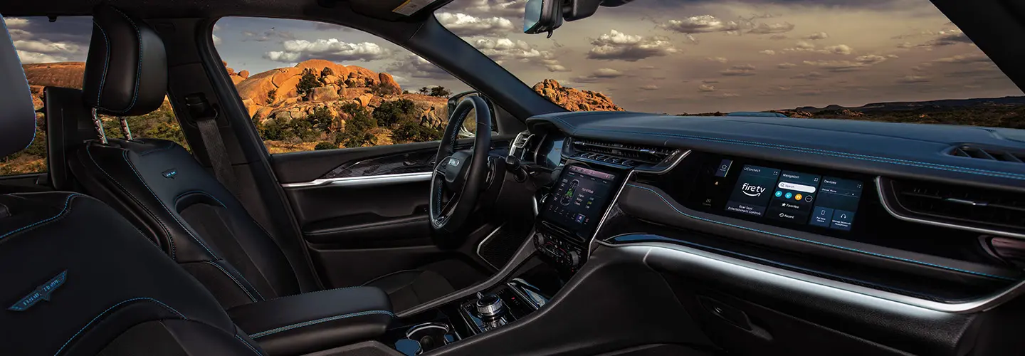 2024 Jeep Grand Cherokee vs Kia Telluride interior image