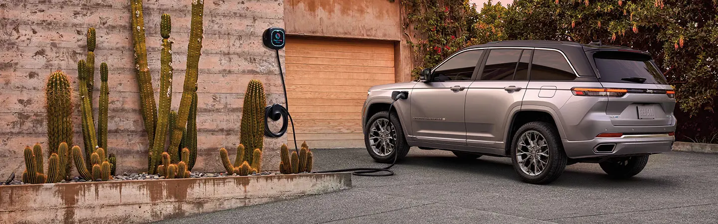 2024 Jeep Grand Cherokee vs Kia Telluride blue side view