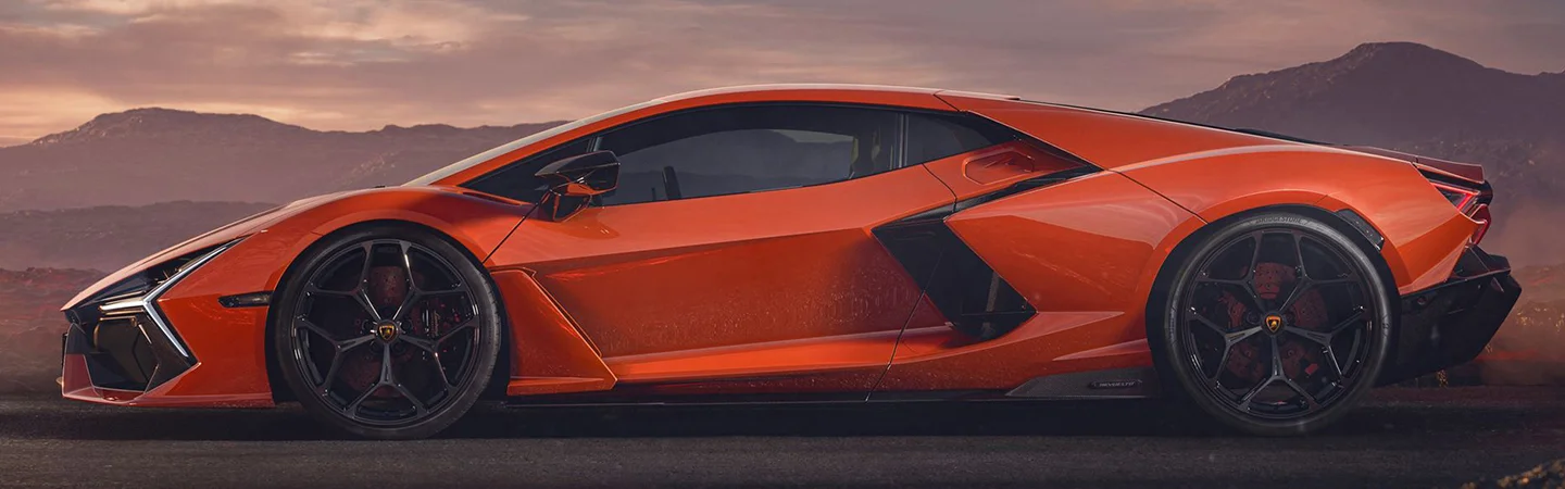 profile view of Lamborghini Revuelto