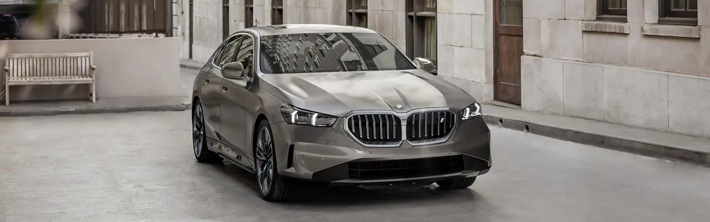 2024 BMW i5 Specs red frontview