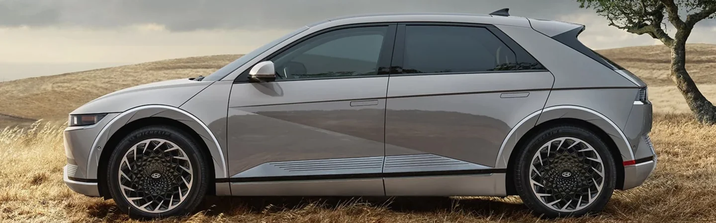 2024 Hyundai IONIQ 5 SE Specs white color side view