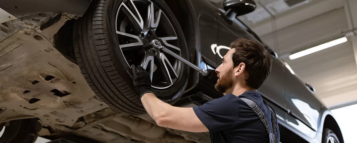 Technician performing a 30,000-mile service on a Hyundai at Bob Bell Hyundai