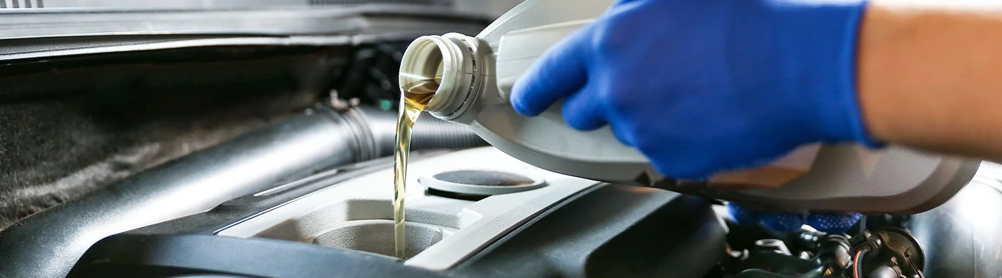 oil pouring