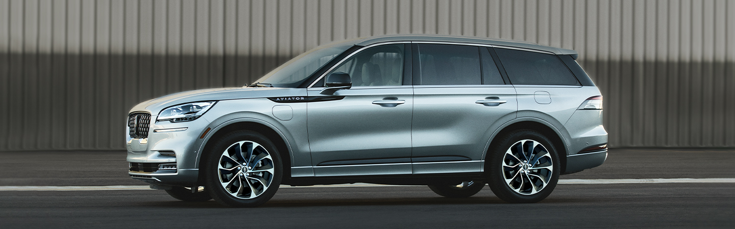 Side view of a silver Lincoln Aviator