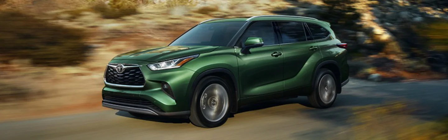 2024 Hyundai Santa Fe vs Toyota Highlander greencolor frontview
