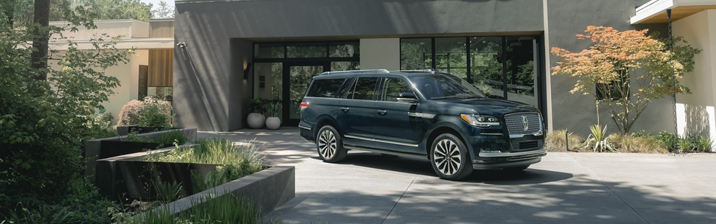 2022 Lincoln Navigator vs. 2022 Cadillac Escalade slider1