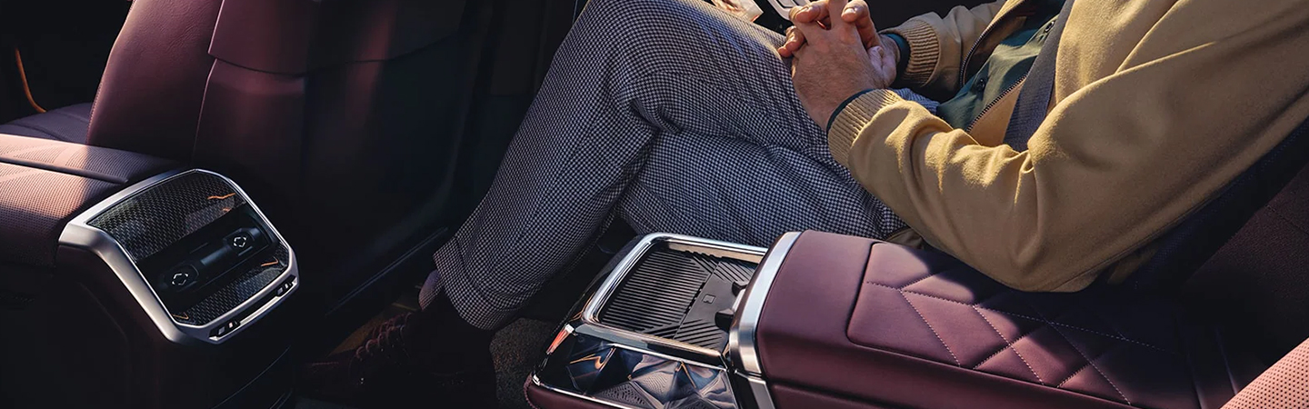 2023 BMW i7 Specs and Features slider4