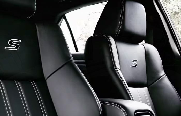 2023 Chrysler 300 C  interiorsmall-2