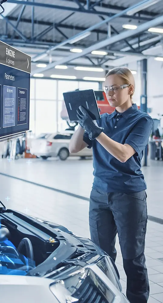 tech working in repair bay in Leesburg, FL