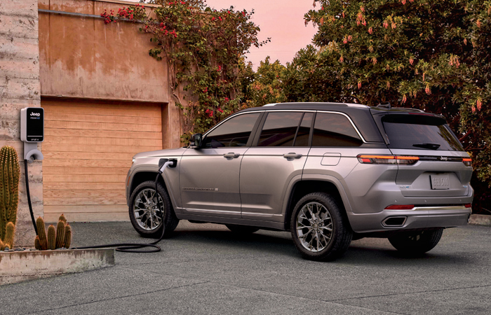 2023 Jeep Grand Cherokee exteriorsmall-2